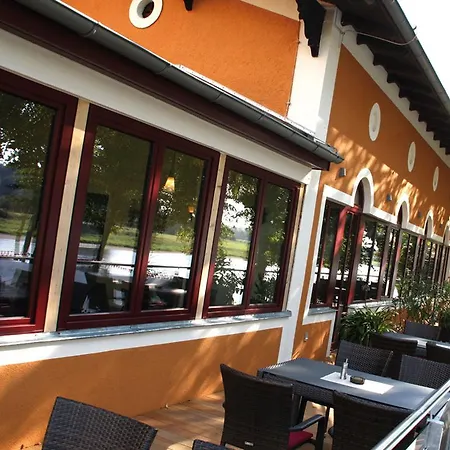 Weingut Jan Ulrich בית הארחה